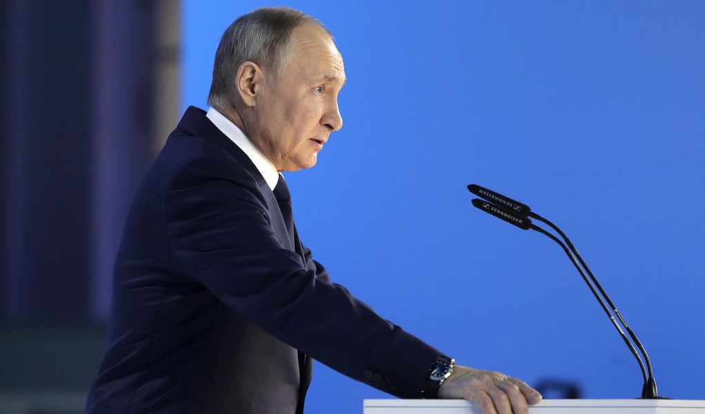 Российский политолог назвал фаворита в гонке преемников Путина, рассказал о "народной" проблеме Медведева и "трезвователе", намекнул на Екатерину III - Vimarsana News