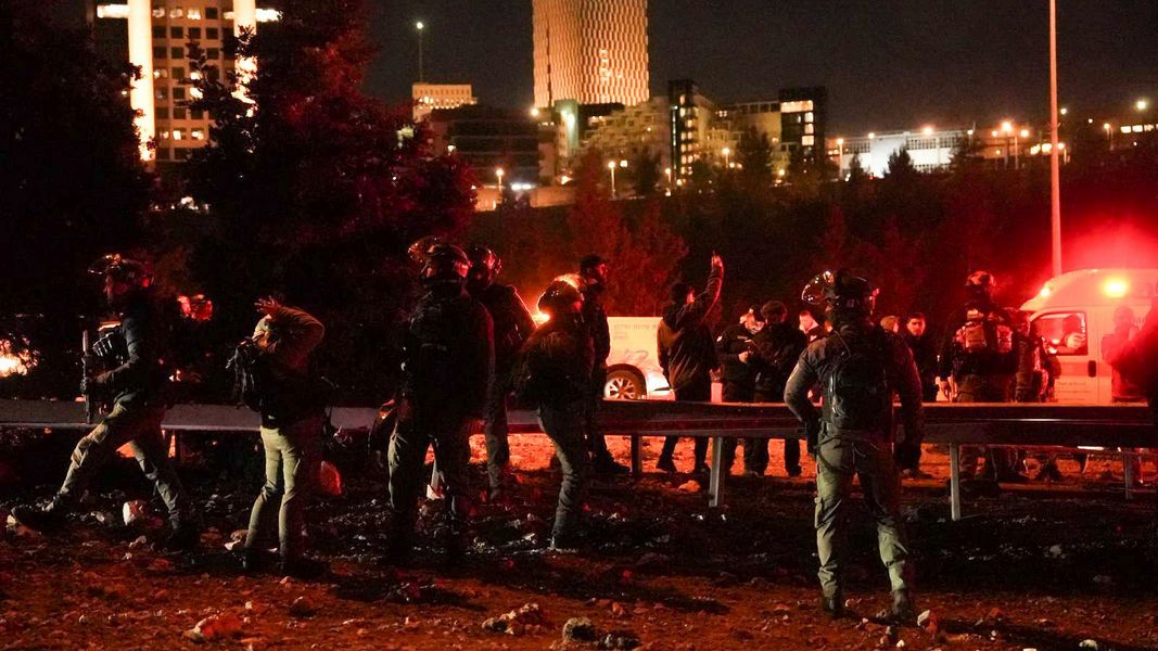 Совсем как в июне: в Израиле продлили чрезвычайное положение