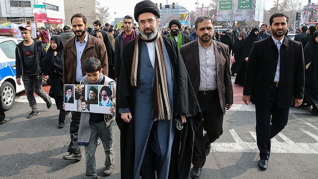 Хаменеи, но не аятолла: в Иране вроде бы выбрали нового правителя