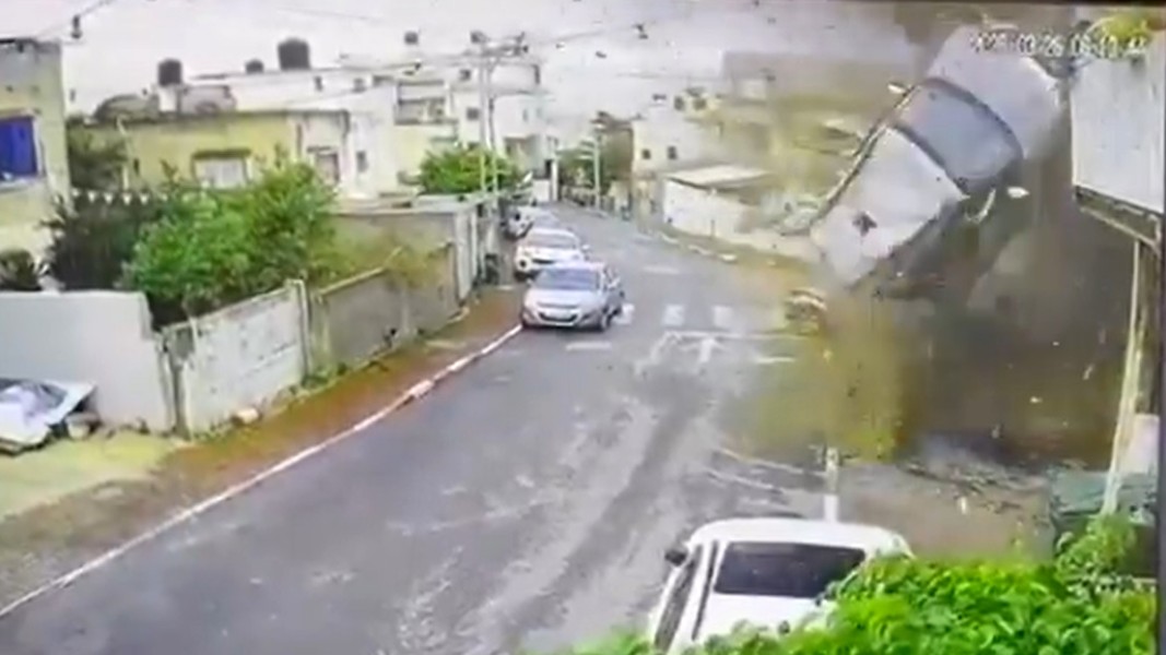 Утренний прилет в арабский город: женатой паре неслыханно повезло. ВИДЕО