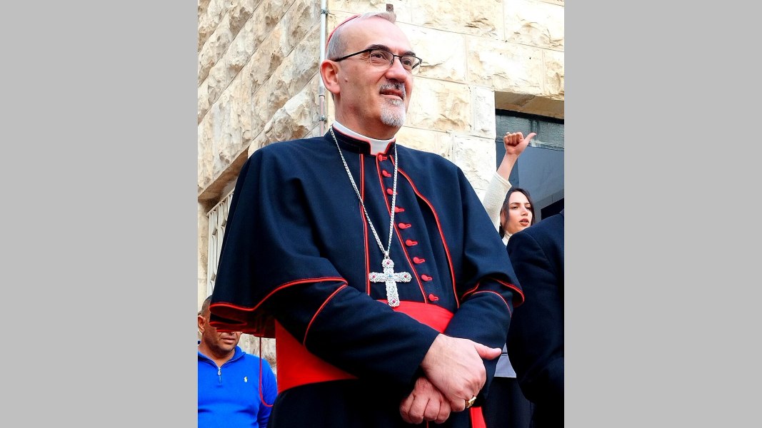 Можно, только осторожно: полиция пустит "латинского патриарха" в церковь после скандала