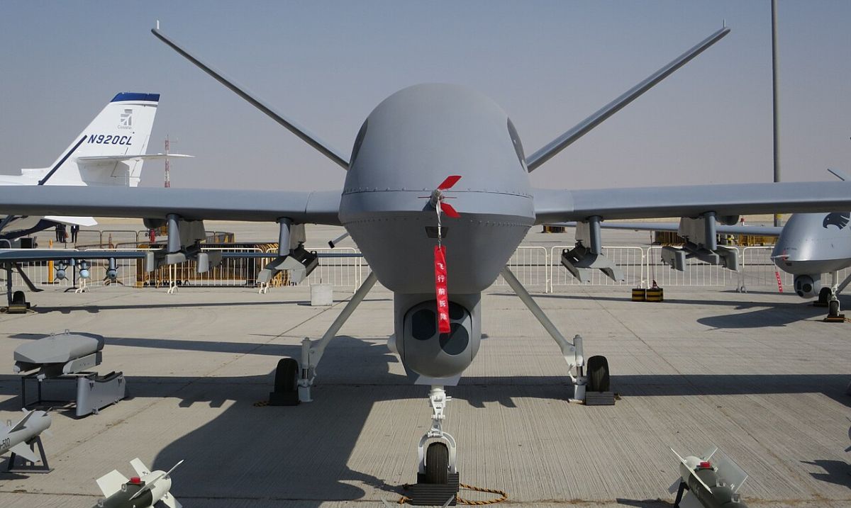 Два ножа в спину исламской революции: Иран подозревает ОАЭ и Саудовскую Аравию в подлом предательстве