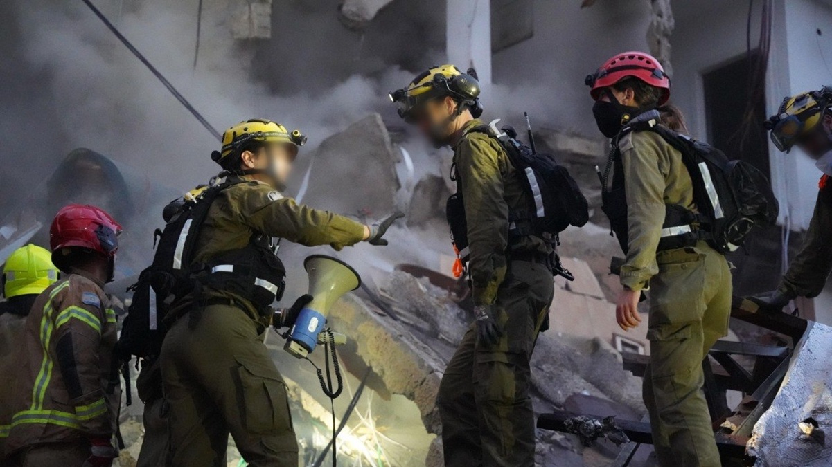 Кассетные боеприпасы упали в Гуш-Дане и Хайфе: есть раненые, серьезные разрушения