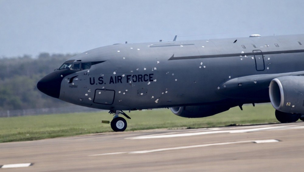 В Британии приземлился след иранских атак: осколочные пробоины на KC-135R