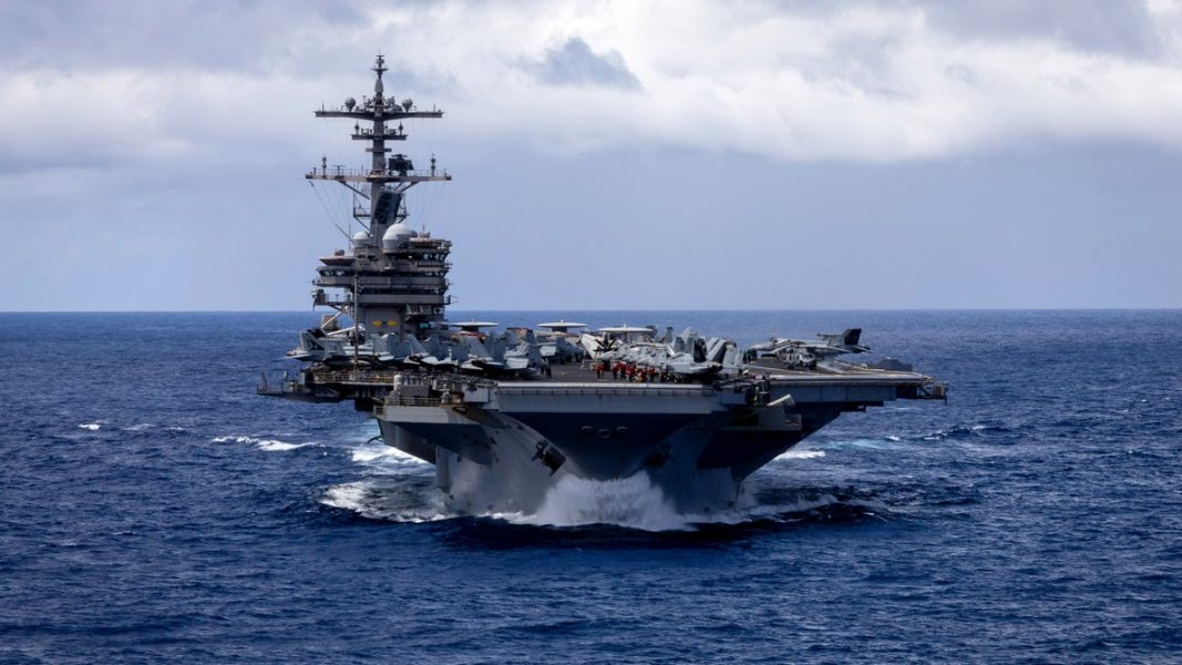 С запада "Форд", с юга – "Буш": Иран обкладывают по полной