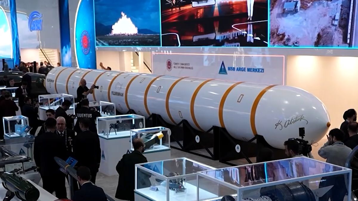 Полный "Йылдырымхан": Анкара пригрозила миру новейшей баллистической дубиной