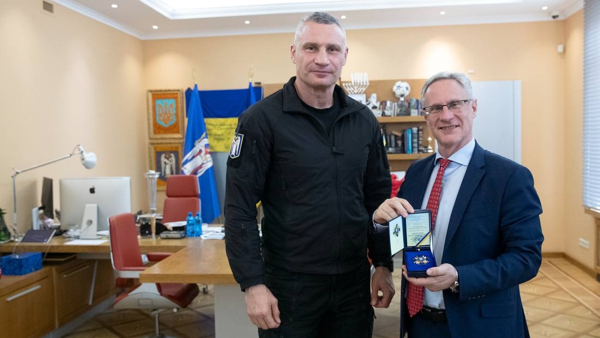 "За содействие обороне Киева": посол Израиля в Украине получил почетную награду