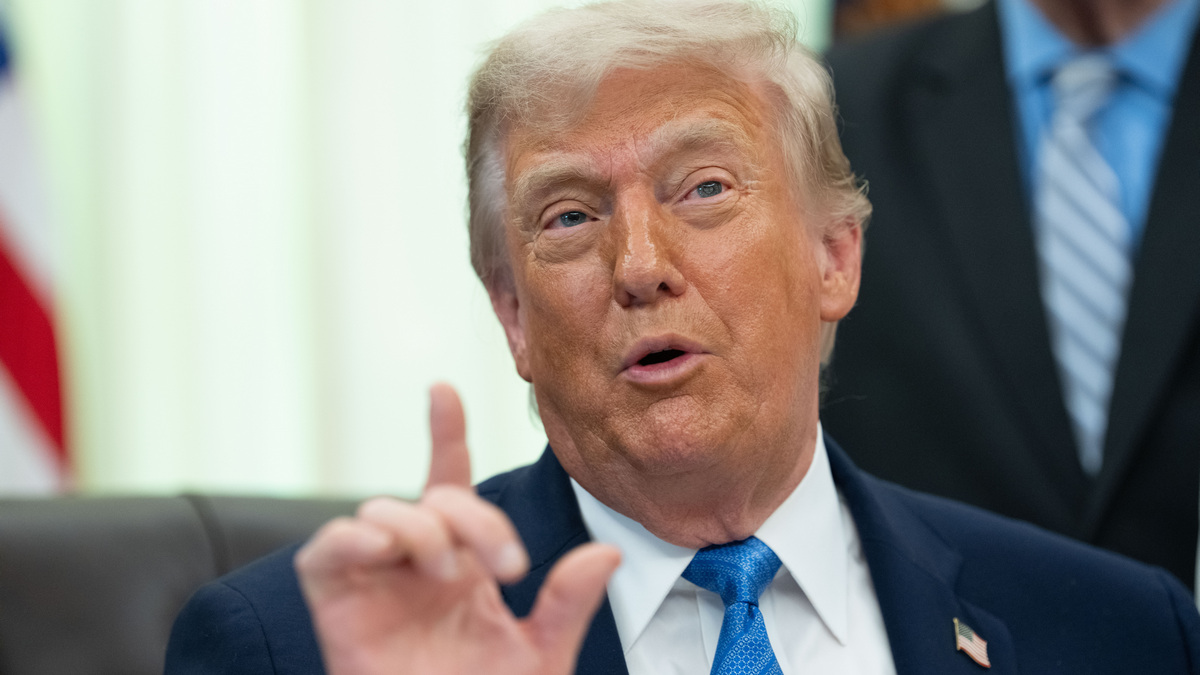 У Ирана эти дни: из-за похорон Хаменеи Трамп на неделю приостановил переговоры