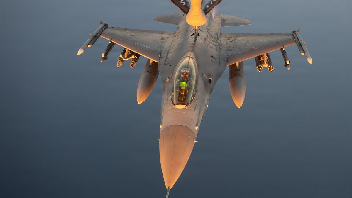 После залпа по танкеру: американцы бомбят Иран, КСИР в гневе