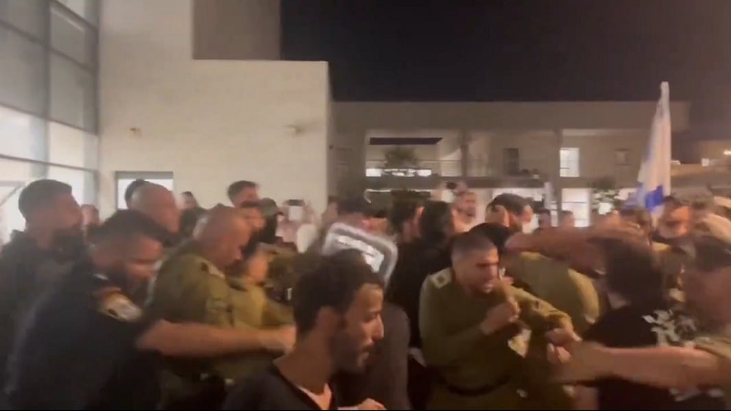 После "маски-шоу" в Сде-Таймане: массовые протесты у офисов армейского ...