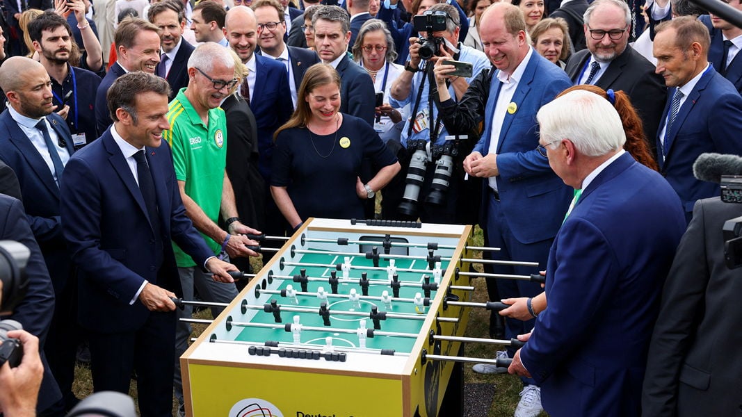 Кровавый спорт: Макрон лично отправится на матч, на котором евреям ...