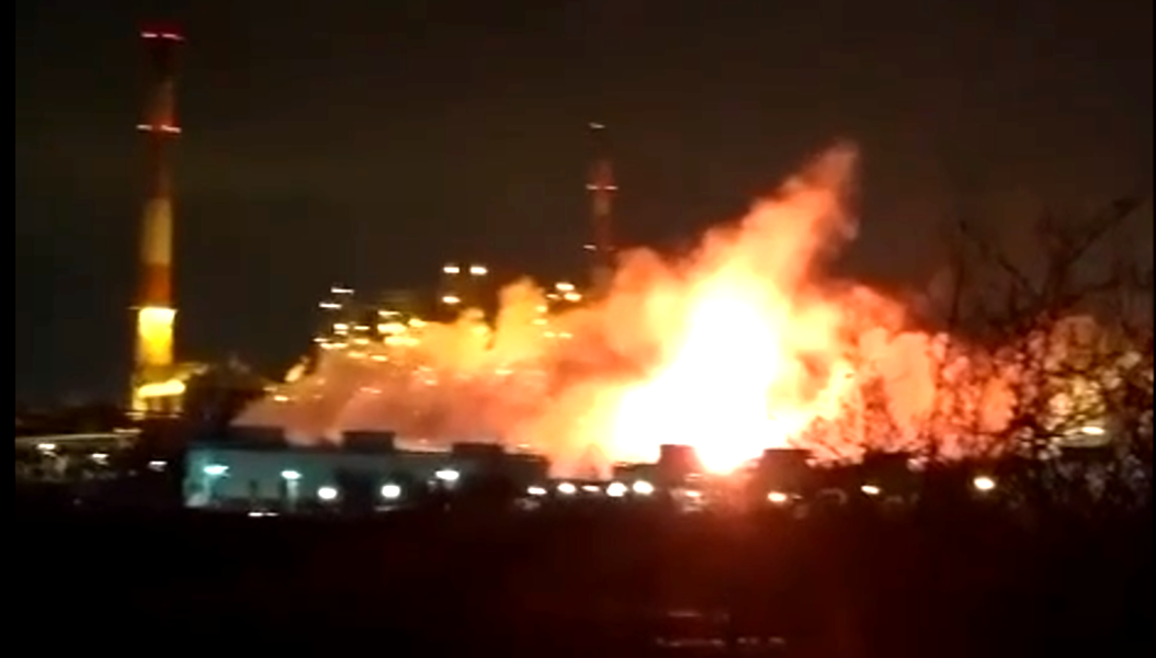 ВСУ наносит удары: атака на поезд Москва-Симферополь, пожар на НПЗ под Новороссийском