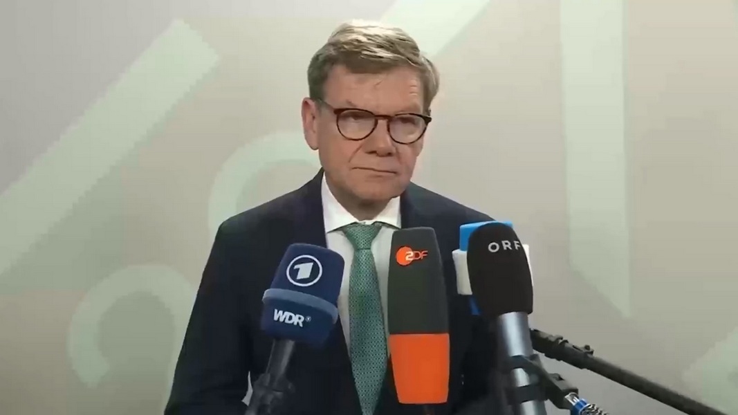 Германия идет на обострение, Россия отвечает: "Берлин сам полностью замаран"
