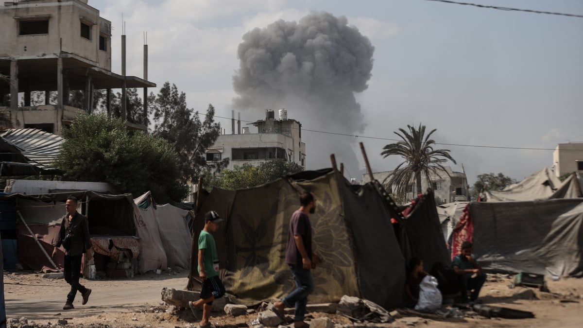 "И почва, и воздух заражены": палестинский "посол" заговорил про "Хиросиму в Газе"