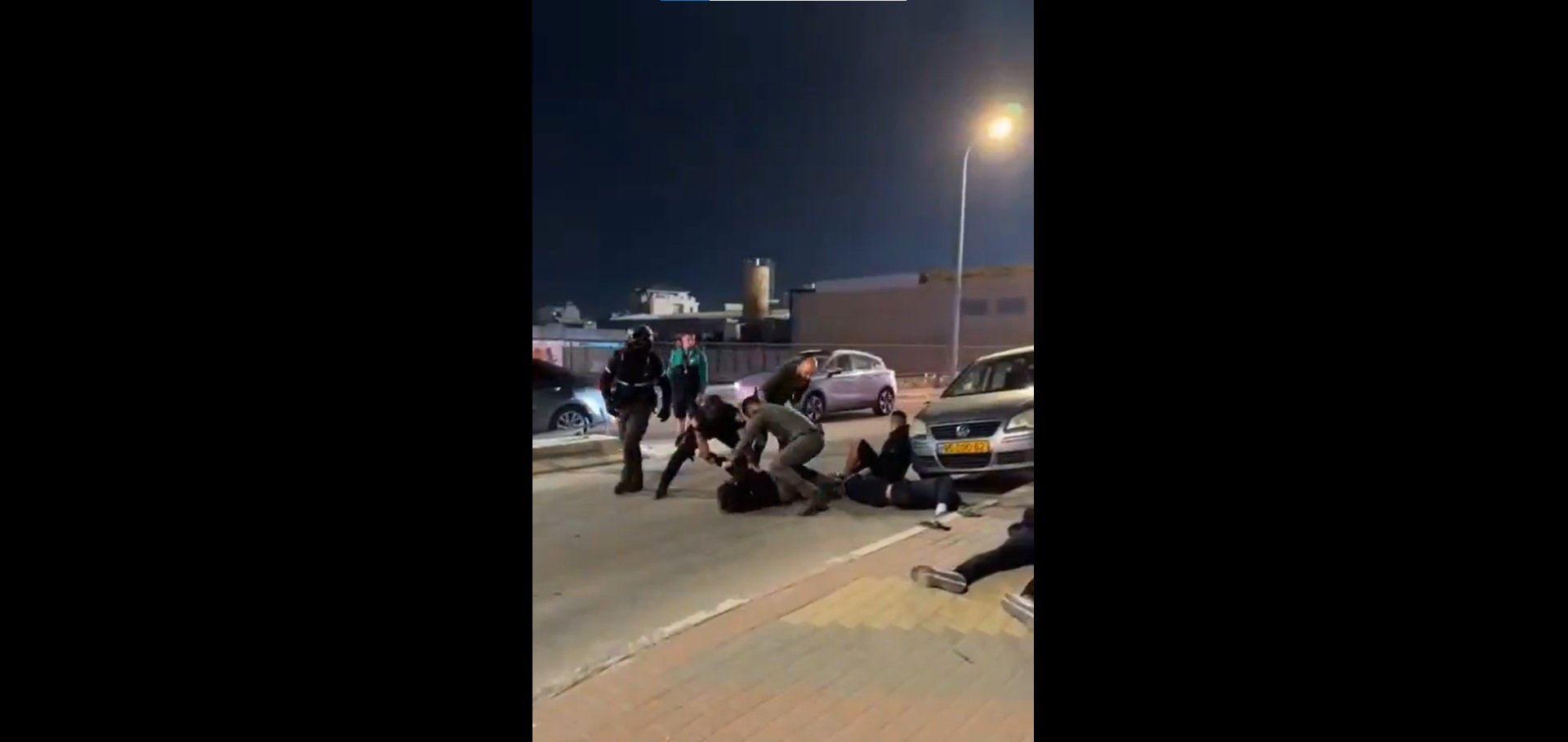 Пришлось вызывать подкрепление: болельщики "Бней-Сахнина" и "Маккаби" устроили массовую драку