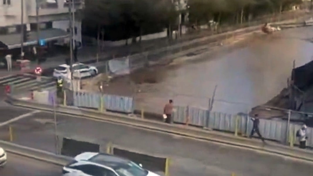 Тель-Авив: на улице Каплана разверзлась земля и хлынула вода