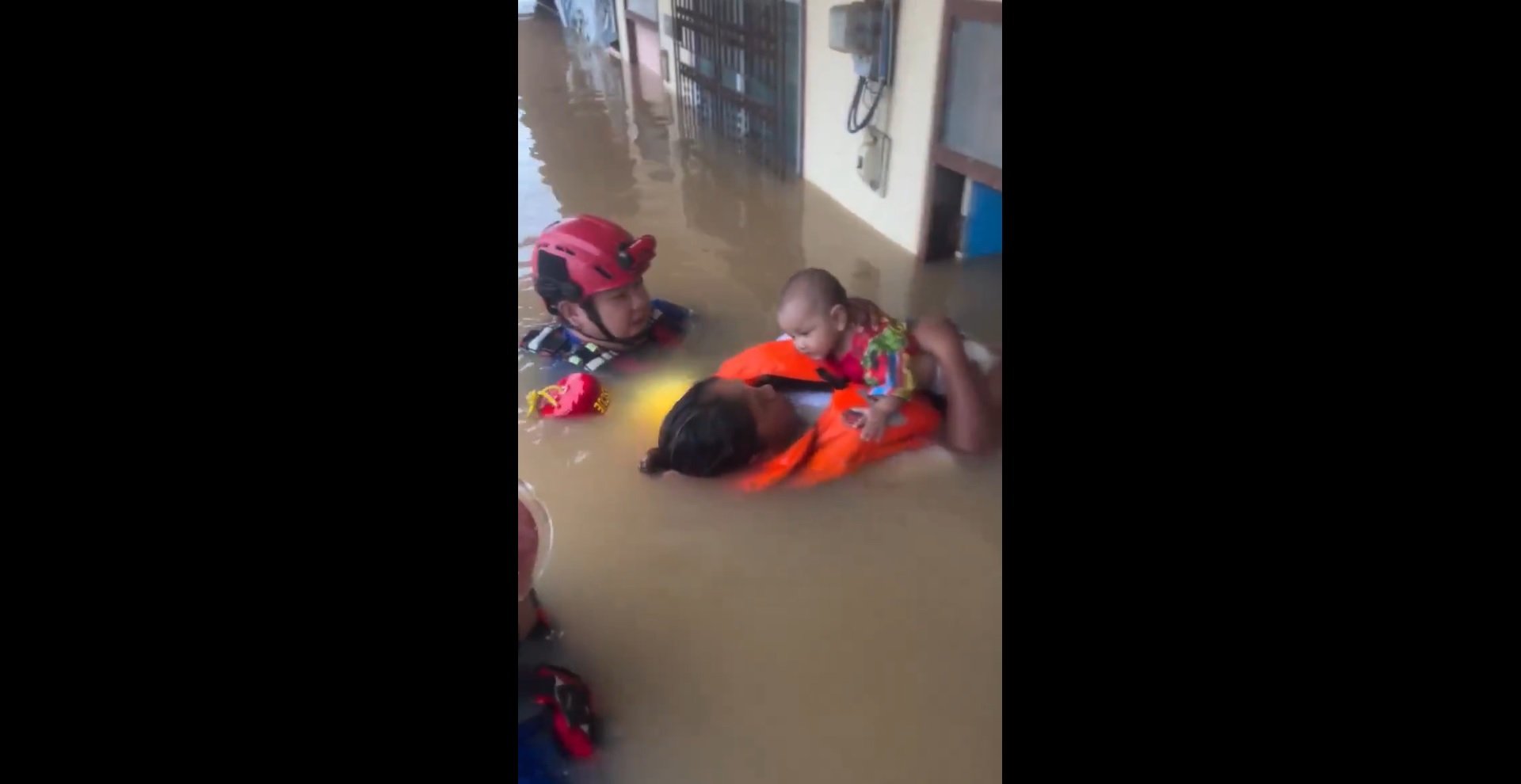 Уже около 500 погибших: наводнения и оползни в Юго-Восточной Азии