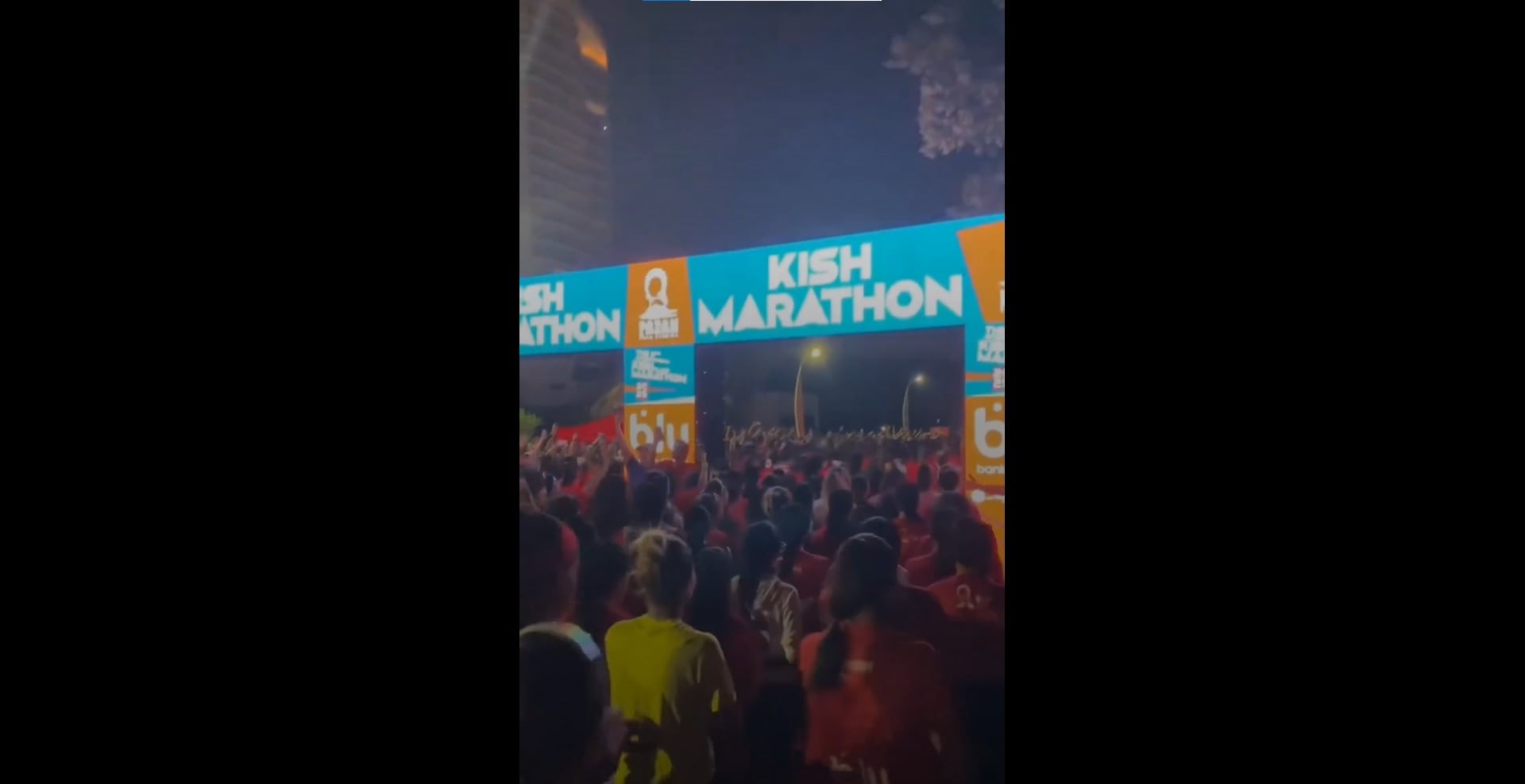 "Это Исламская Республика или Лас-Вегас?": в Иране скандал из-за участниц марафона, бежавших с непокрытой головой