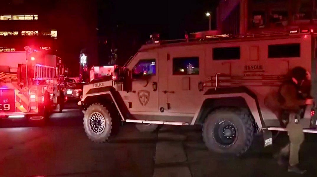 "Случилось немыслимое": стрельба потрясла элитный американский университет