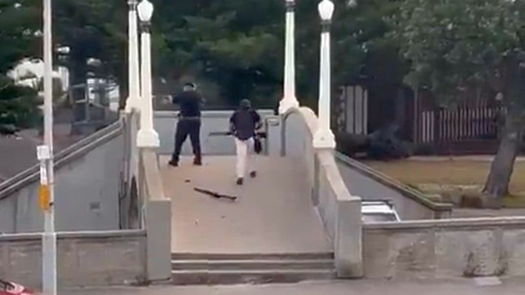 Кровная связь и ненависть к евреям: теракт в Сиднее совершили отец и сын