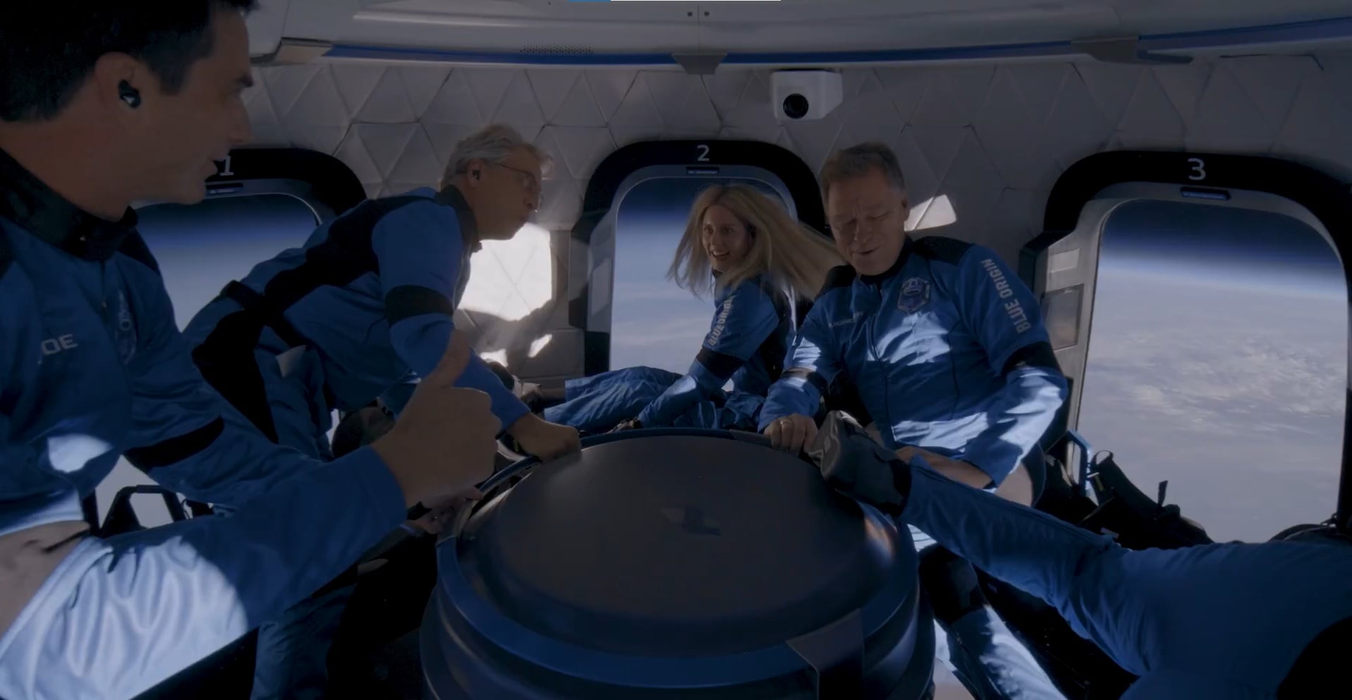 Паралич не помеха: в космос впервые отправили девушку на инвалидной коляске